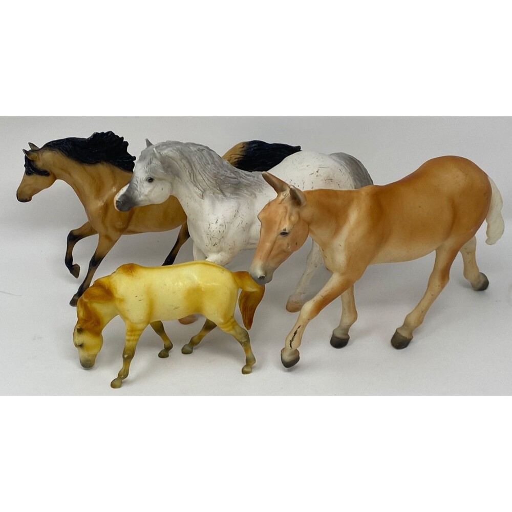 (Lot of 4) Breyer Horses (1 Mule) Snowball,Brown Sunshine, Spirit, Rojo